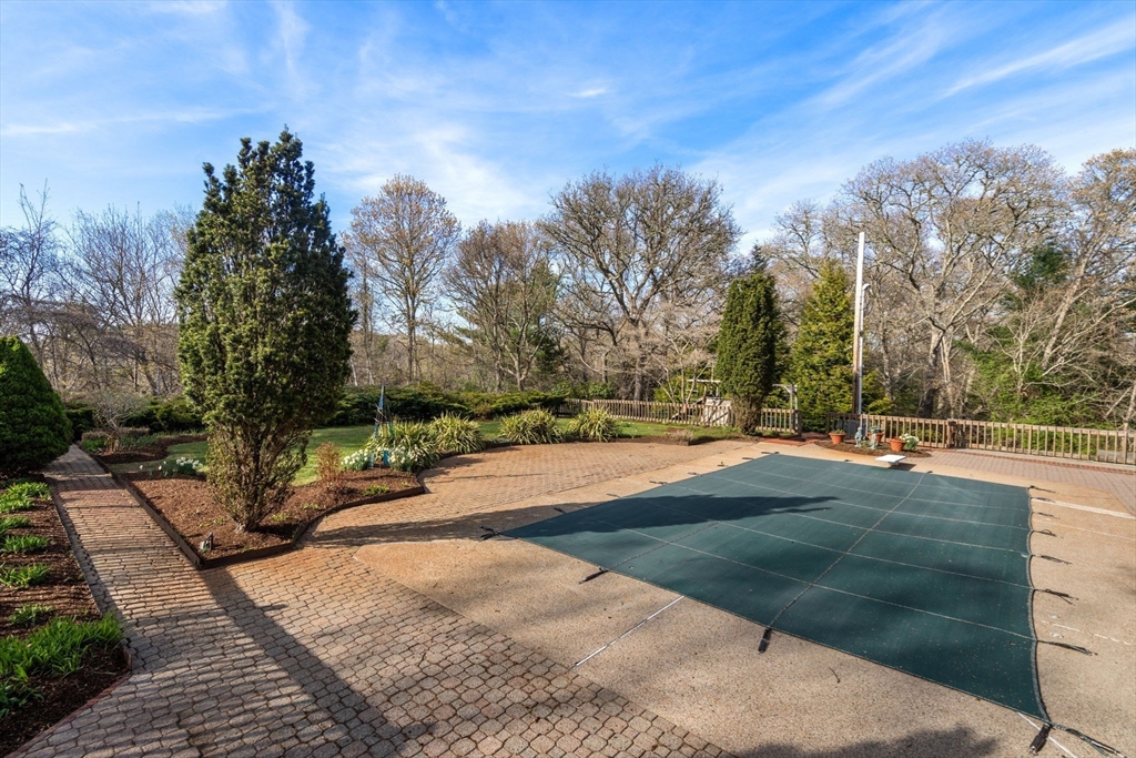 Dartmouth, Massachusetts, 02748, United States, 4 Bedrooms Bedrooms, ,5 BathroomsBathrooms,Residential,For Sale,1804172