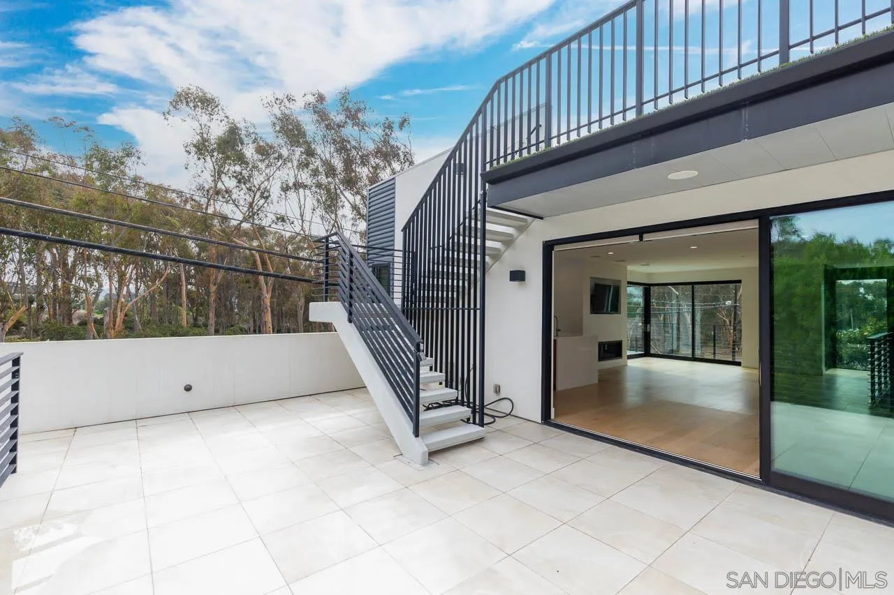 La Jolla, California, 92037, United States, 4 Bedrooms Bedrooms, ,3 BathroomsBathrooms,Residential,For Sale,1992074