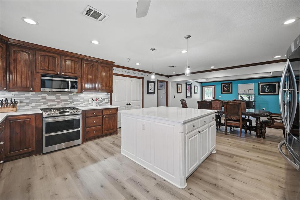 Cleburne, Texas, 76031, United States, 4 Bedrooms Bedrooms, ,4 BathroomsBathrooms,Residential,For Sale,1827195