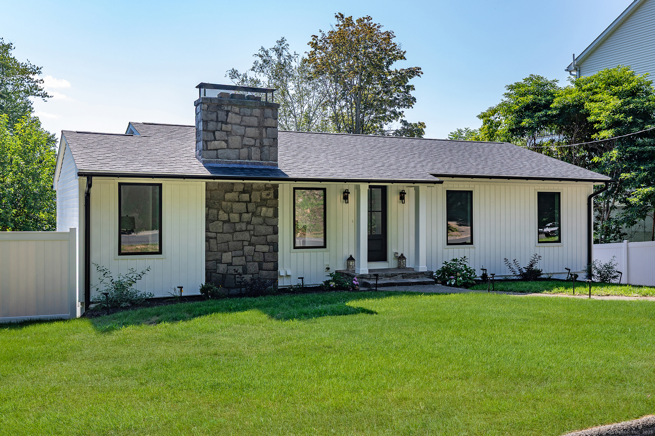 Brookfield, Connecticut, 06804, United States, 3 Bedrooms Bedrooms, ,2 BathroomsBathrooms,Residential,For Sale,1911070