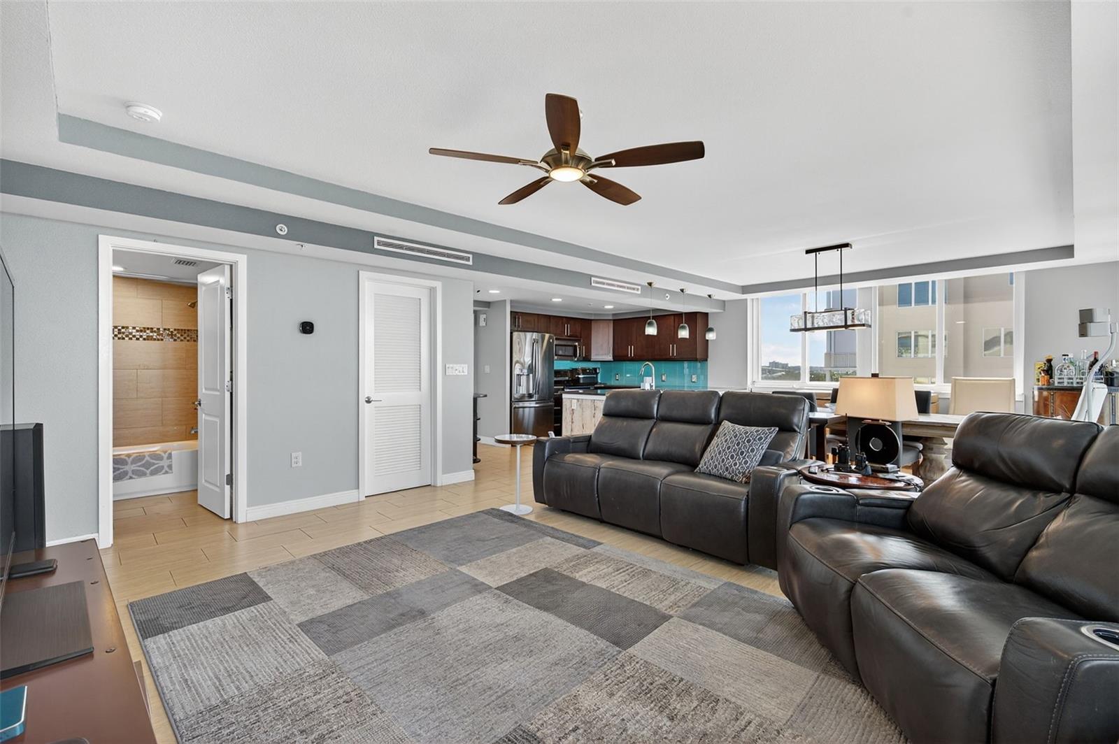 CLEARWATER BEACH, Florida, 33767, United States, 2 Bedrooms Bedrooms, ,2 BathroomsBathrooms,Residential,For Sale,1998949