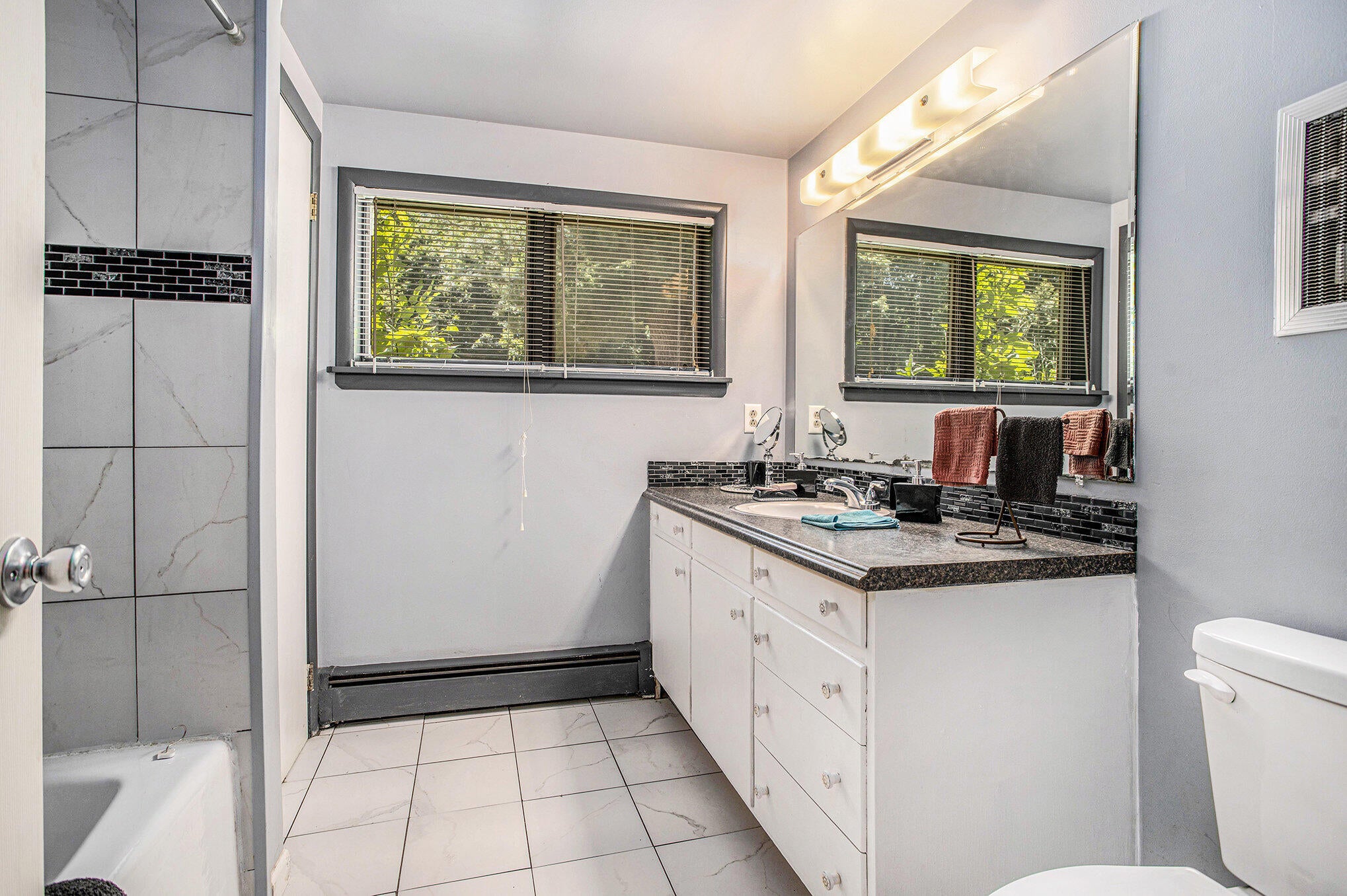 Kalamazoo, Michigan, 49004, United States, 5 Bedrooms Bedrooms, ,4 BathroomsBathrooms,Residential,For Sale,1977893