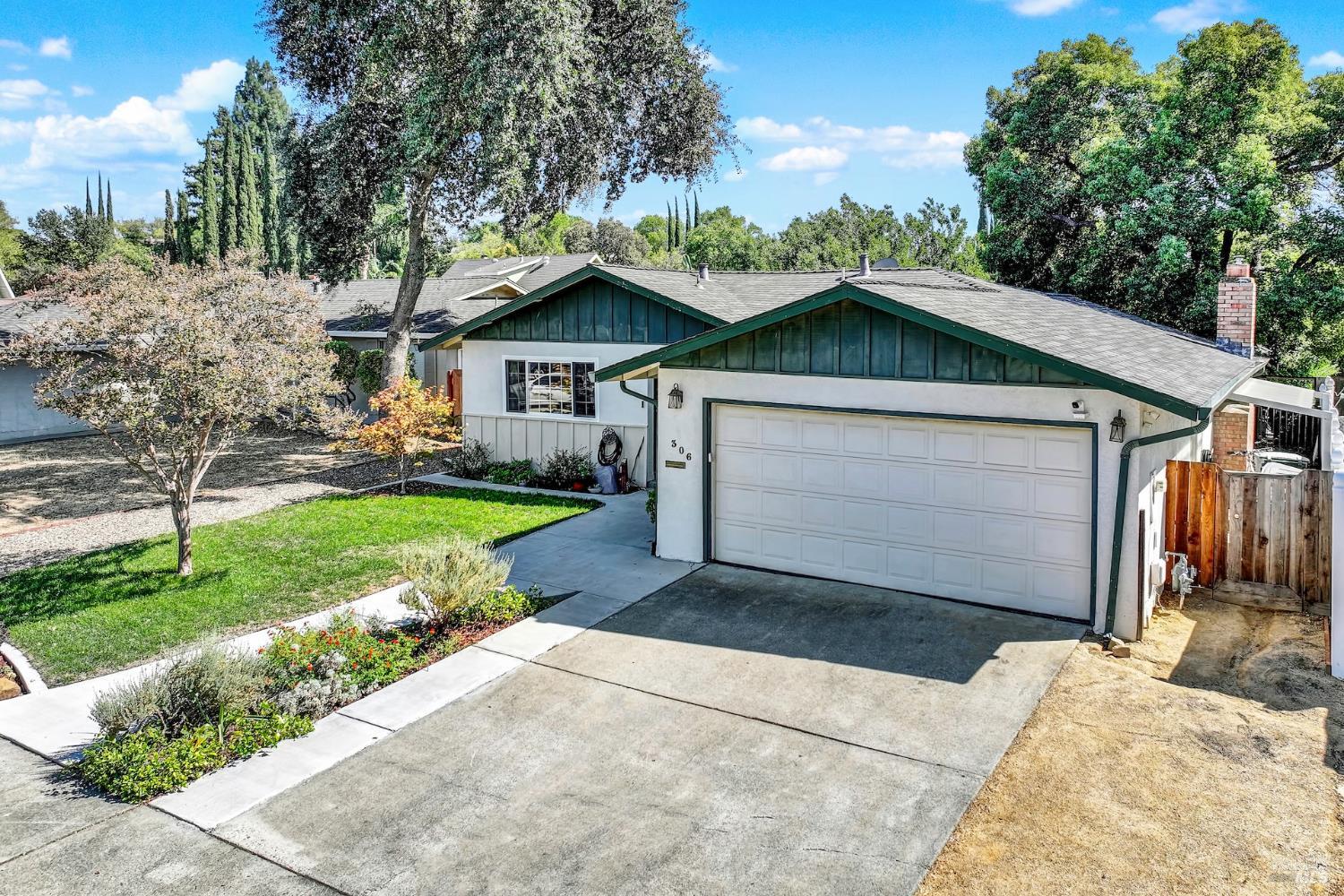 Vacaville, California, 95687, United States, 3 Bedrooms Bedrooms, ,2 BathroomsBathrooms,Residential,For Sale,1940371