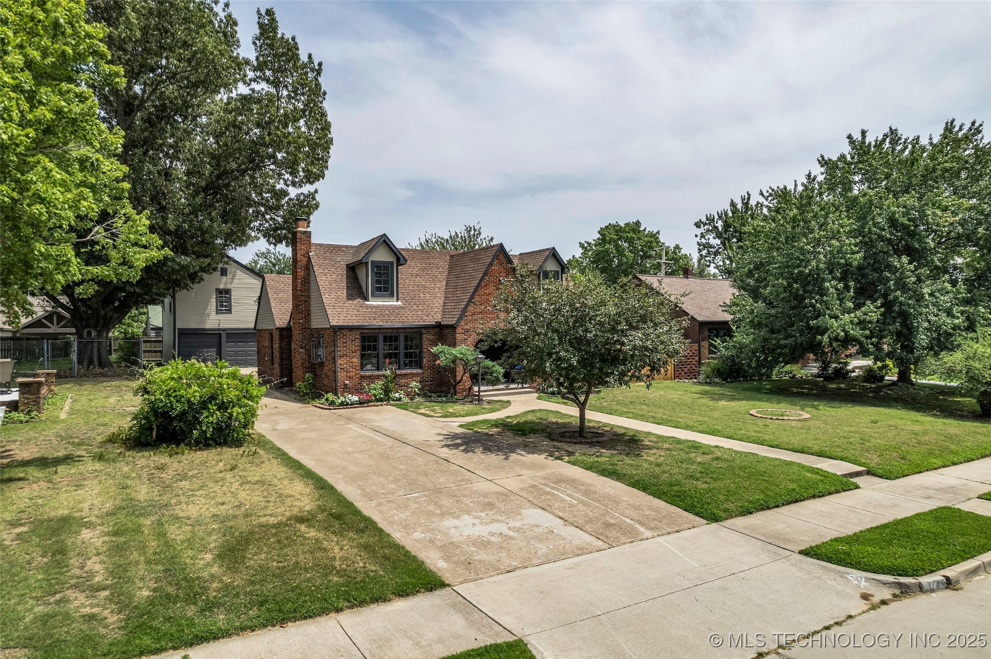 Tulsa, Oklahoma, 74104, United States, 3 Bedrooms Bedrooms, ,3 BathroomsBathrooms,Residential,For Sale,1890482