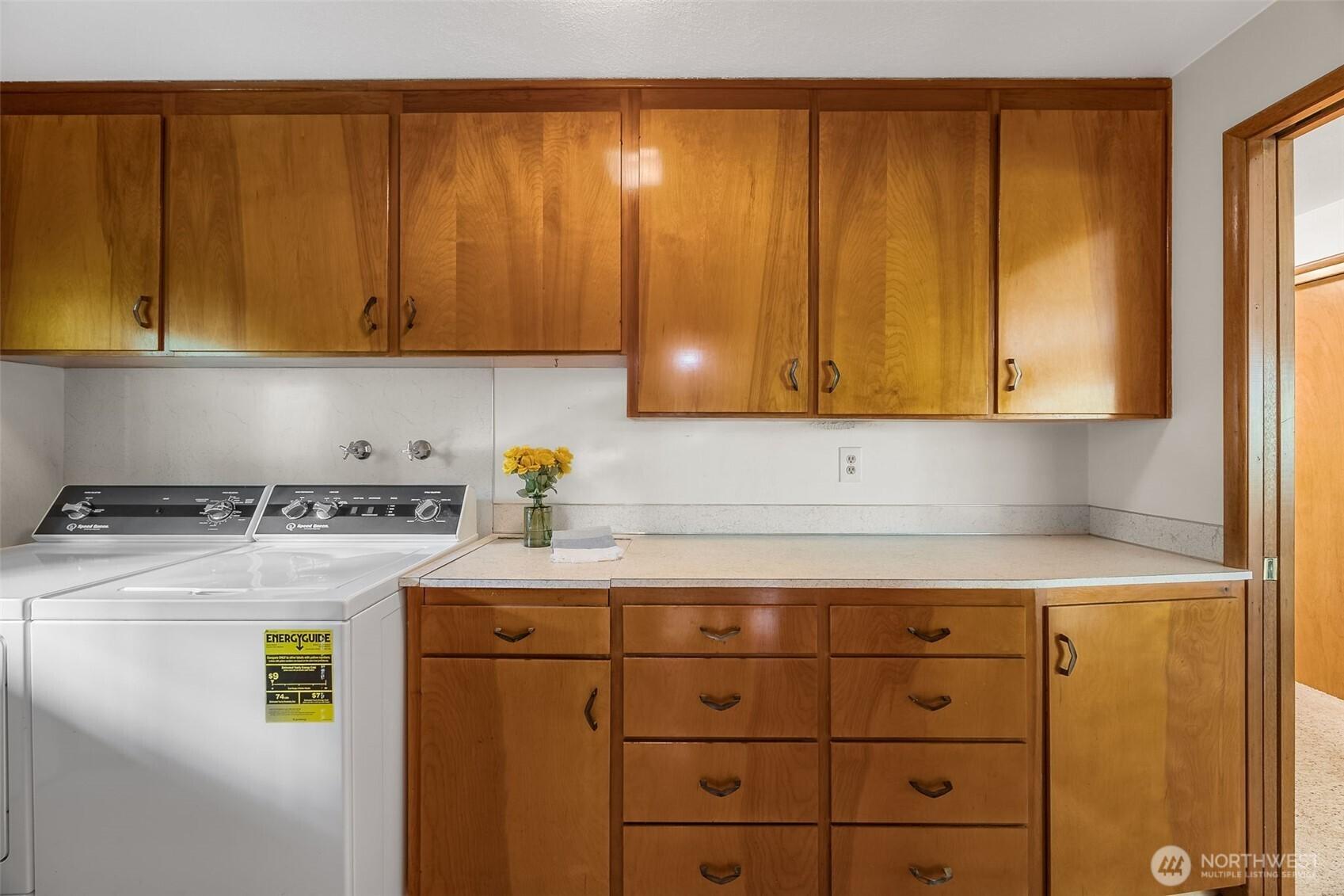 TACOMA, Washington, 98443, United States, 4 Bedrooms Bedrooms, ,3 BathroomsBathrooms,Residential,For Sale,1896165