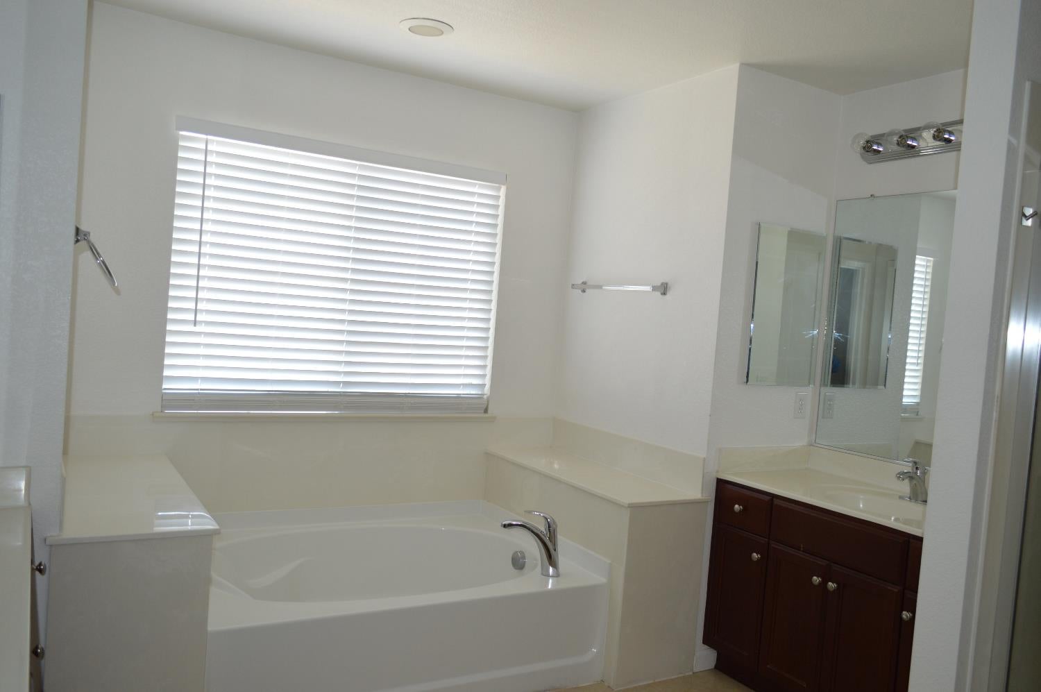 Turlock, California, 95382, United States, 3 Bedrooms Bedrooms, ,2 BathroomsBathrooms,Residential,For Sale,1992840