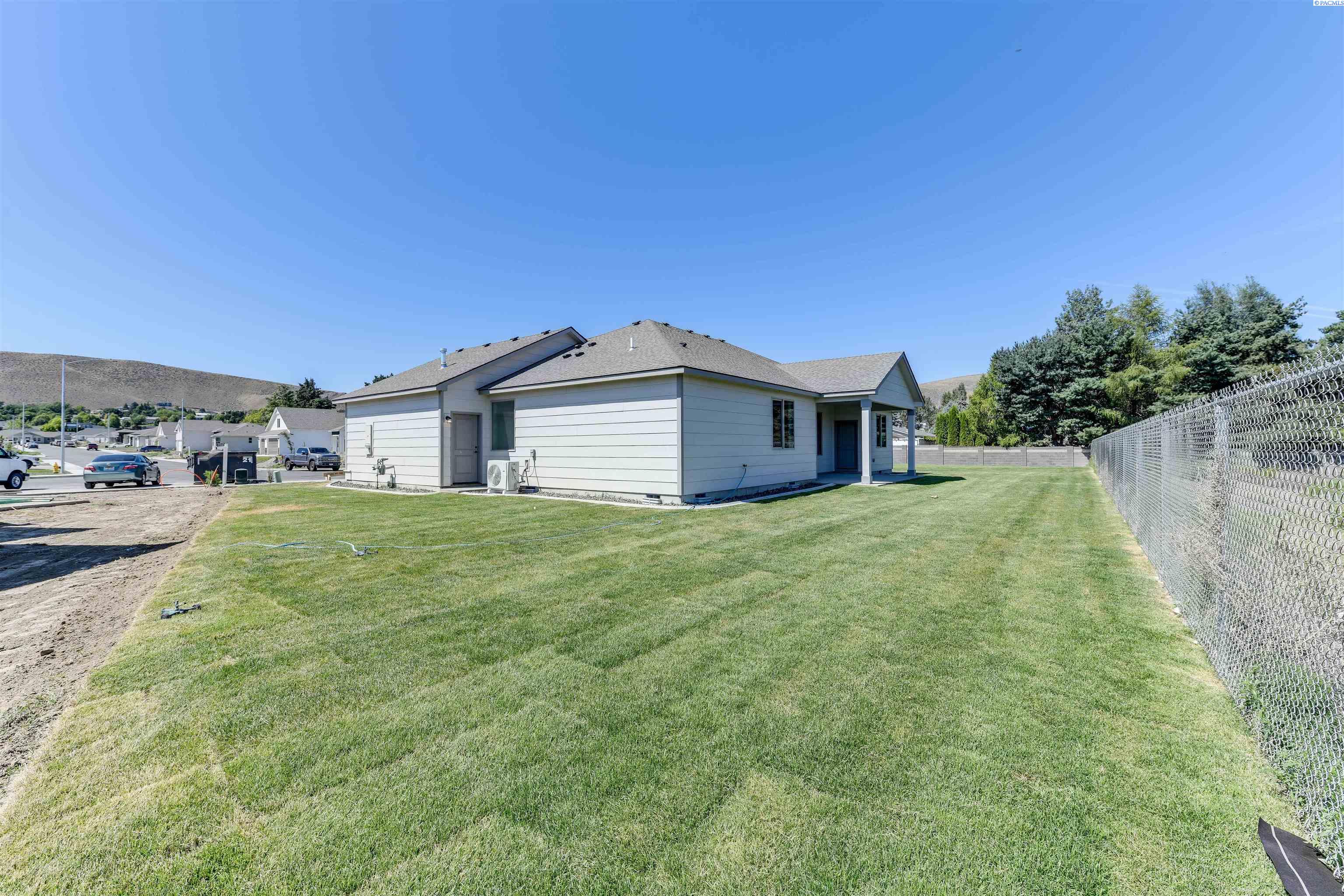 Richland, Washington, 99352, United States, 3 Bedrooms Bedrooms, ,2 BathroomsBathrooms,Residential,For Sale,1991133