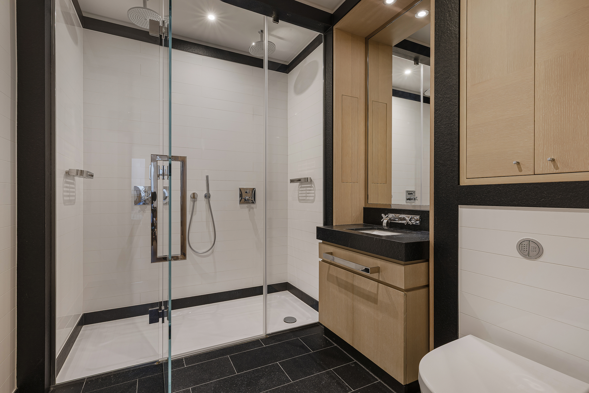  A Duplex Penthouse with Panoramic River Views and a Private Roof Terrace - 物件實景