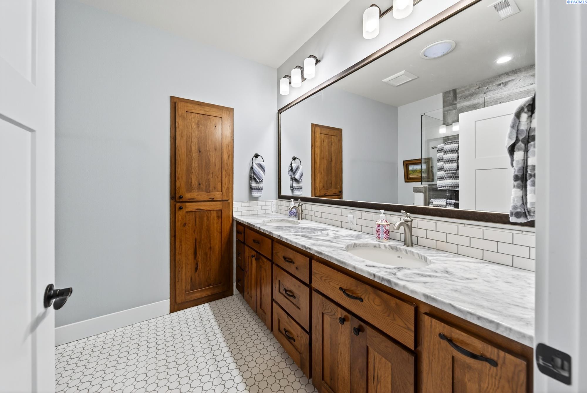 Prosser, Washington, 99350, United States, 3 Bedrooms Bedrooms, ,1 BathroomBathrooms,Residential,For Sale,1998379