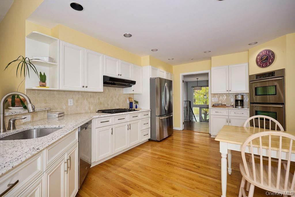 New Rochelle, New York, 10804, United States, 4 Bedrooms Bedrooms, ,3 BathroomsBathrooms,Residential,For Sale,1991055