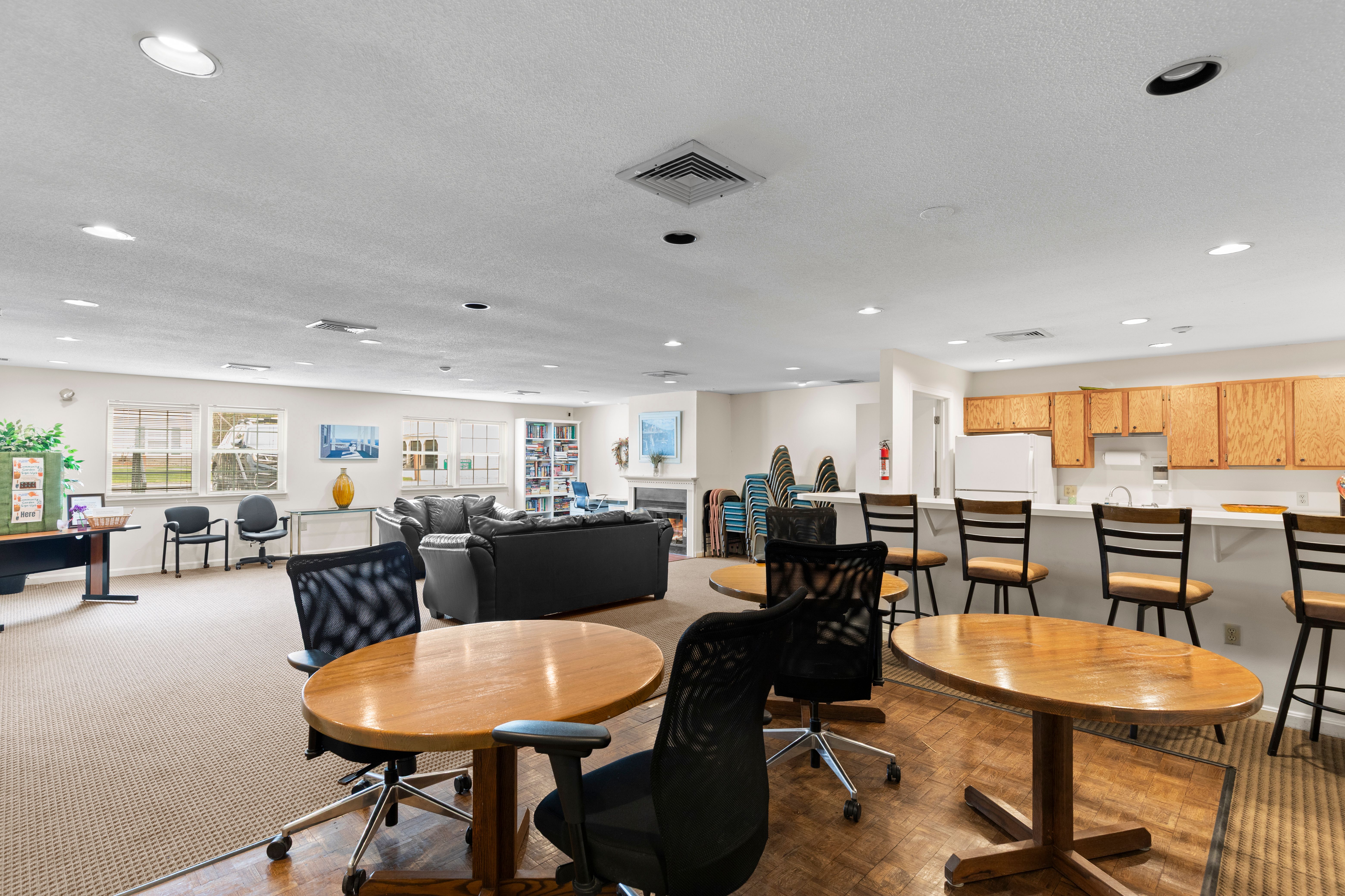  209 White Cedar Boulevard, Portsmouth, NH, 03801 - 物件實景