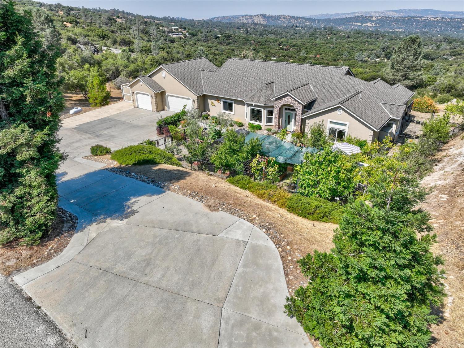 Coarsegold, California, 93614, United States, 4 Bedrooms Bedrooms, ,3 BathroomsBathrooms,Residential,For Sale,1923436
