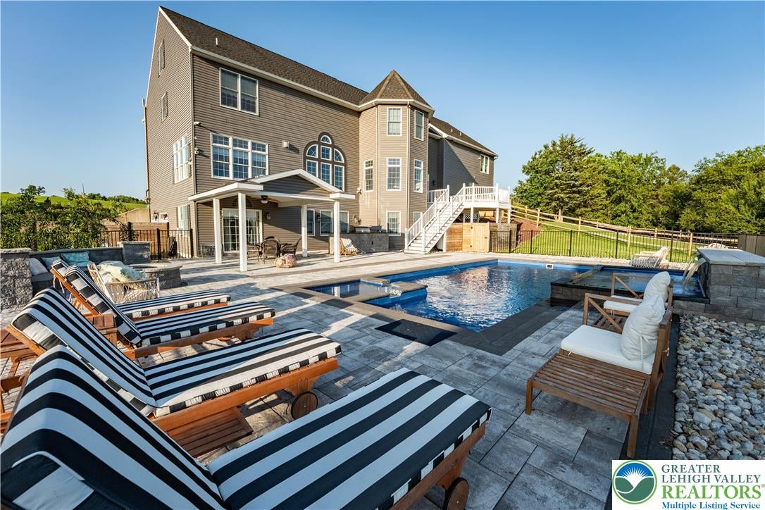 Bushkill Twp, Pennsylvania, 18064, United States, 14 Bedrooms Bedrooms, ,9 BathroomsBathrooms,Residential,For Sale,1903016