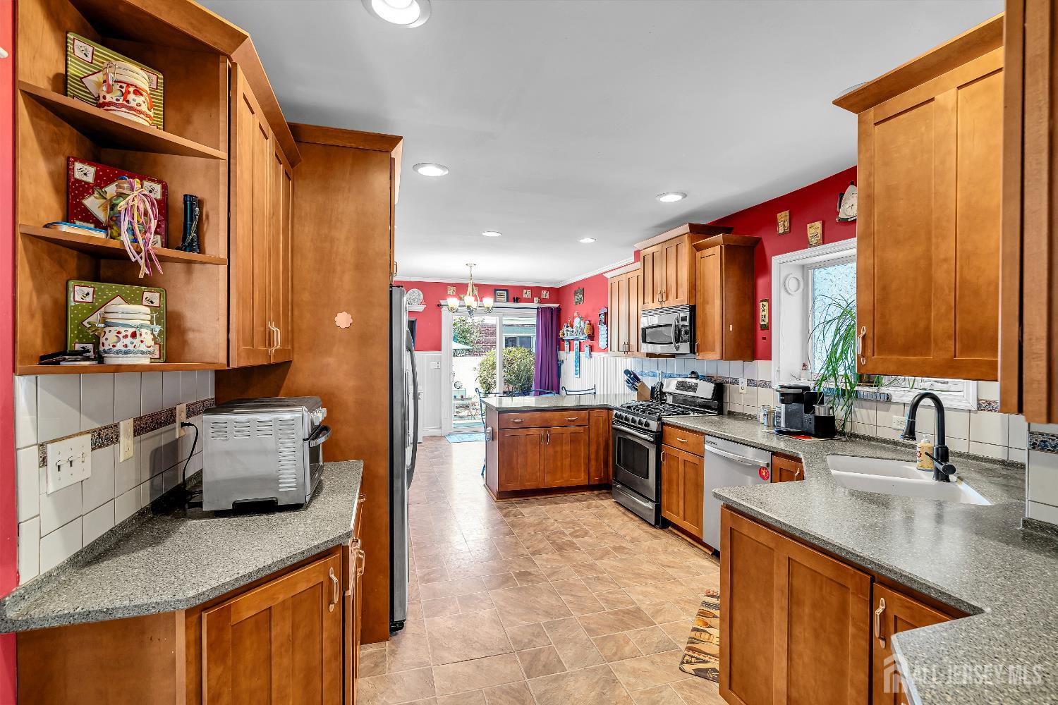 Woodbridge Proper, New Jersey, 07095, United States, 5 Bedrooms Bedrooms, ,2 BathroomsBathrooms,Residential,For Sale,1906051