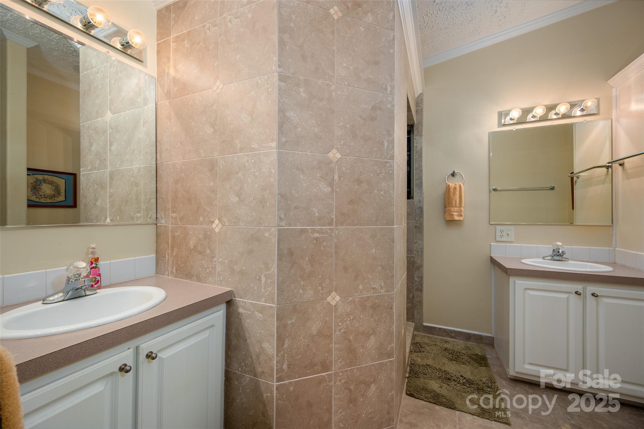 Liberty Hill, South Carolina, 29074, United States, 5 Bedrooms Bedrooms, ,3 BathroomsBathrooms,Residential,For Sale,1736219