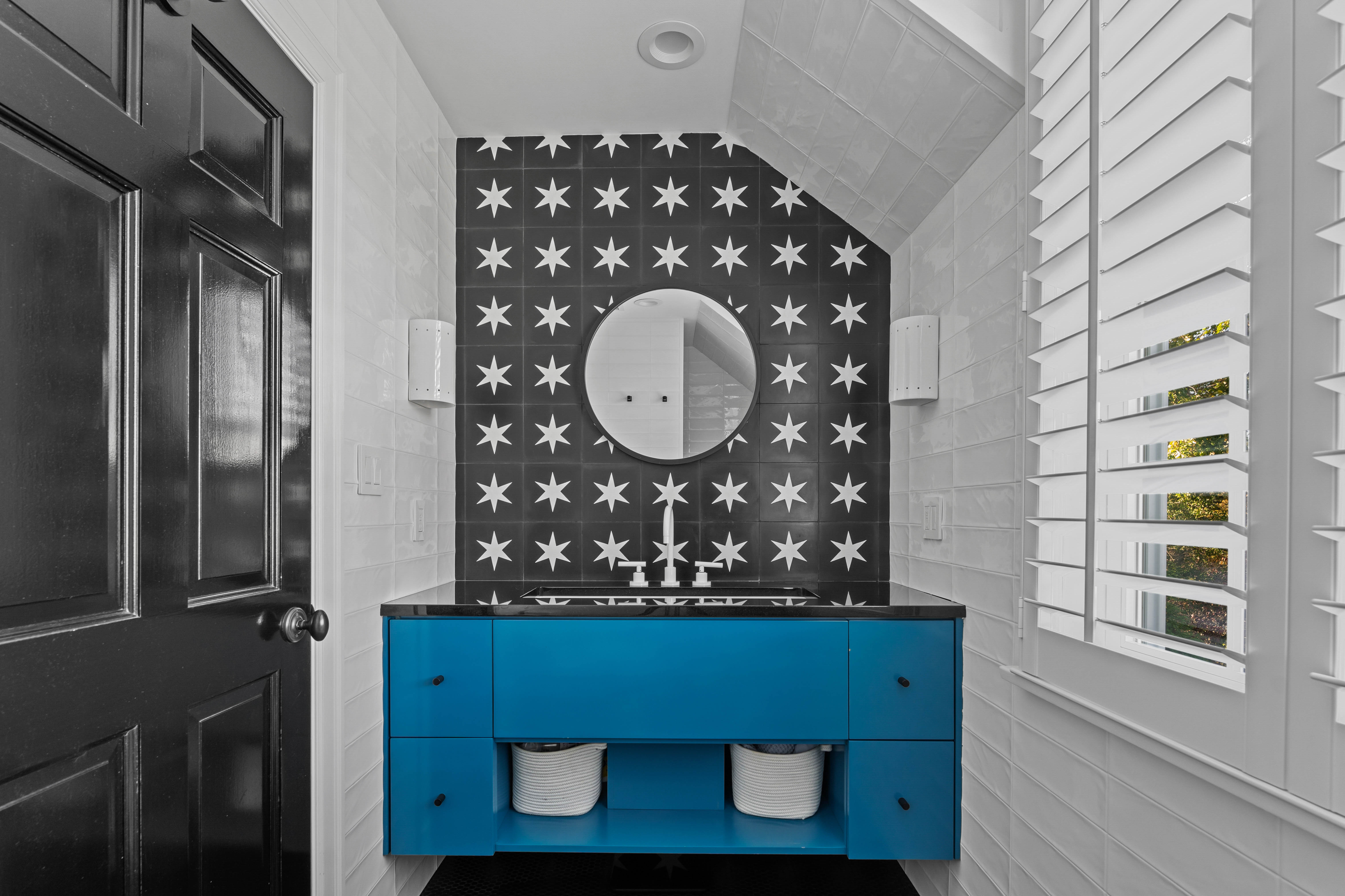  Stunning Private Estate Tucked Away on one of Ladue