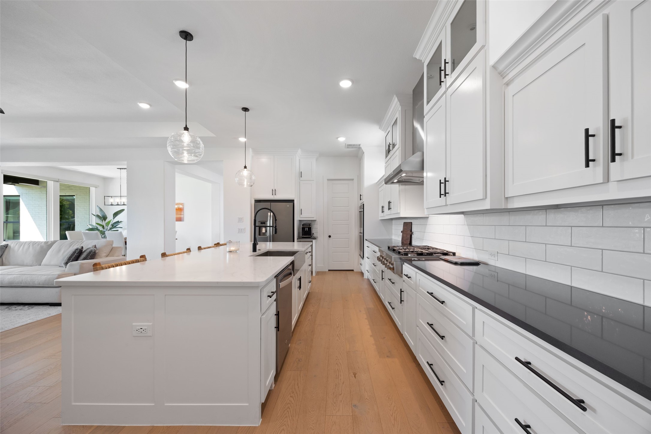 Arlington, Texas, 76005, United States, 4 Bedrooms Bedrooms, ,5 BathroomsBathrooms,Residential,For Sale,1963116