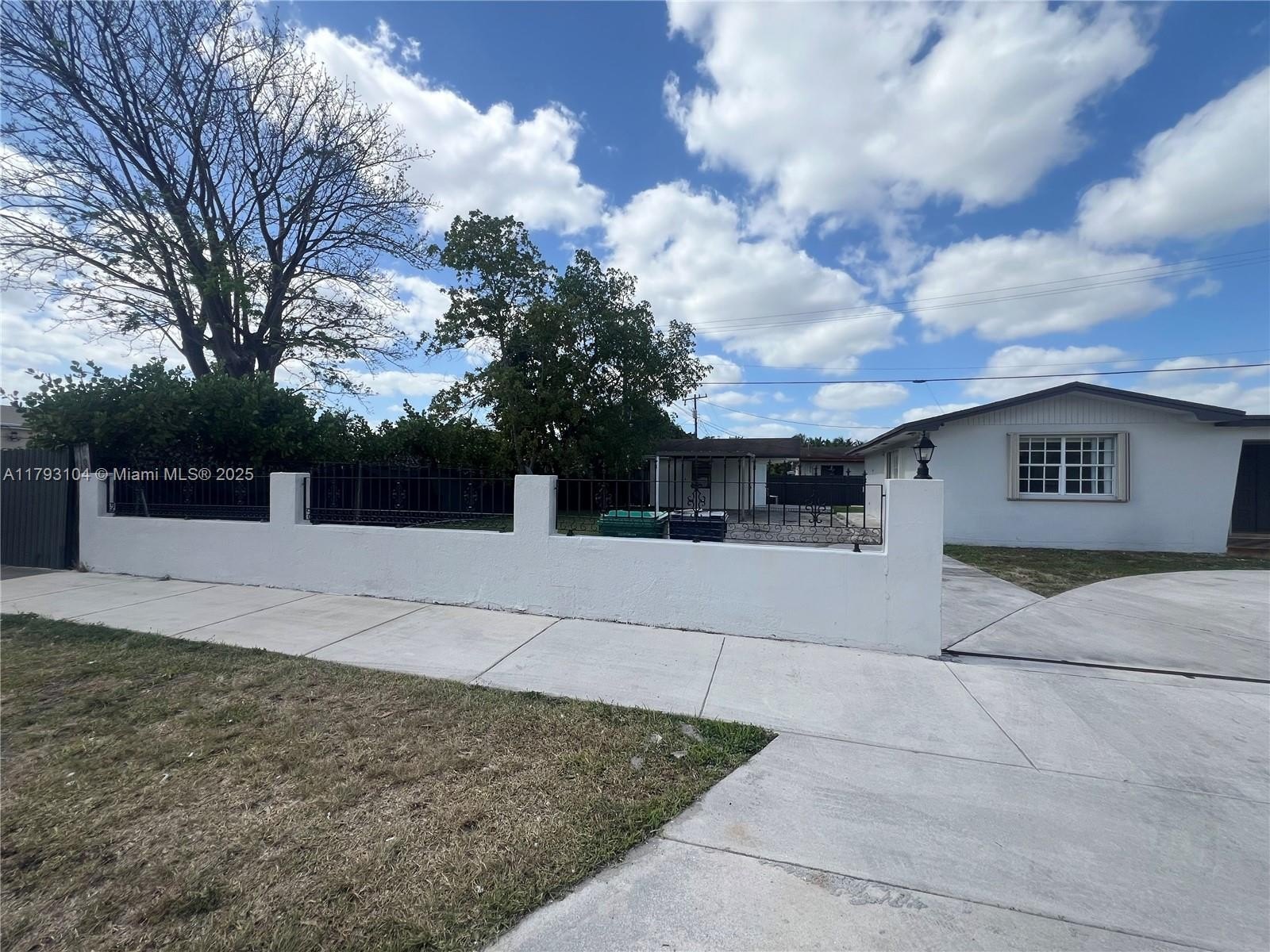 Miami, Florida, 33165, United States, 4 Bedrooms Bedrooms, ,2 BathroomsBathrooms,Residential,For Sale,1936864