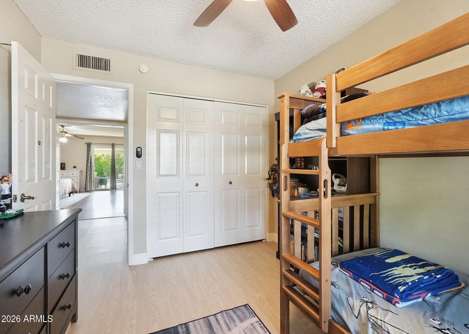  301 E Helena Drive  Phoenix, AZ - 物件實景