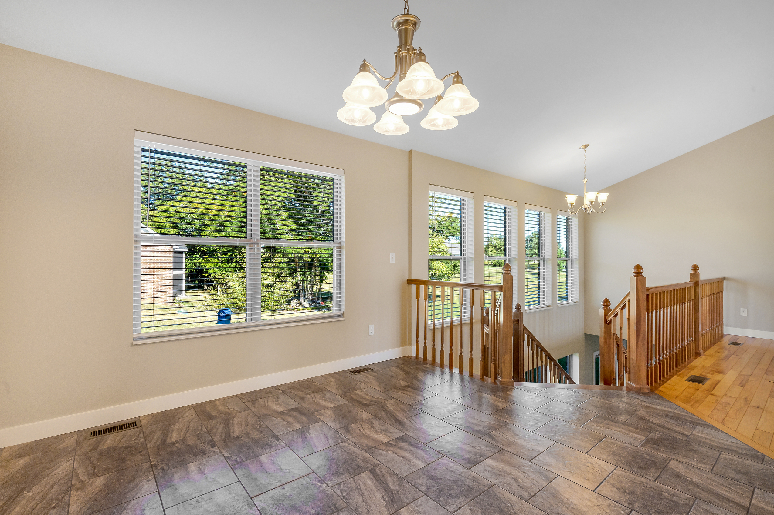 Waterloo, Illinois, 62298, United States, 5 Bedrooms Bedrooms, ,4 BathroomsBathrooms,Residential,For Sale,1978838