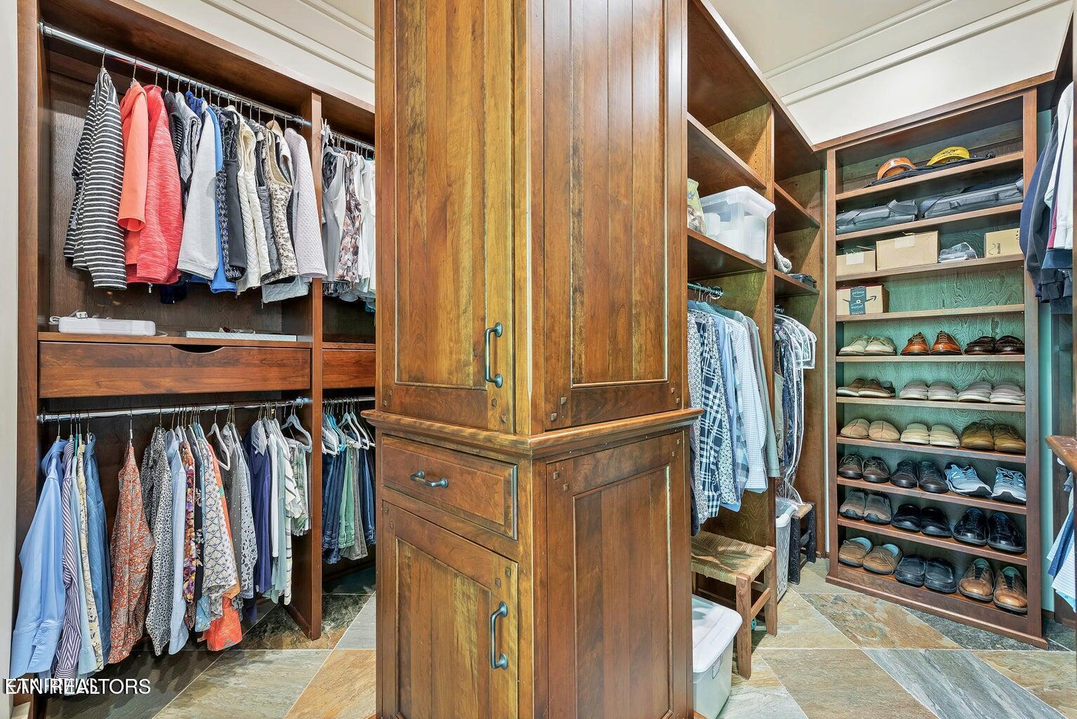 Louisville, Tennessee, 37777, United States, 3 Bedrooms Bedrooms, ,4 BathroomsBathrooms,Residential,For Sale,1995575