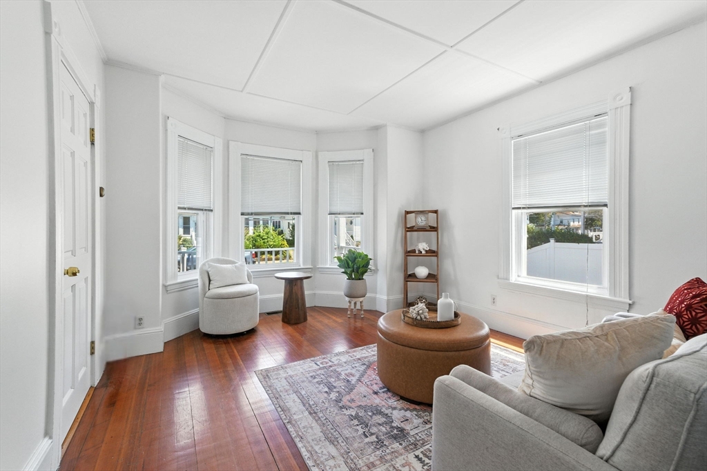 Lynn, Massachusetts, 01902, United States, 5 Bedrooms Bedrooms, ,3 BathroomsBathrooms,Residential,For Sale,1937359