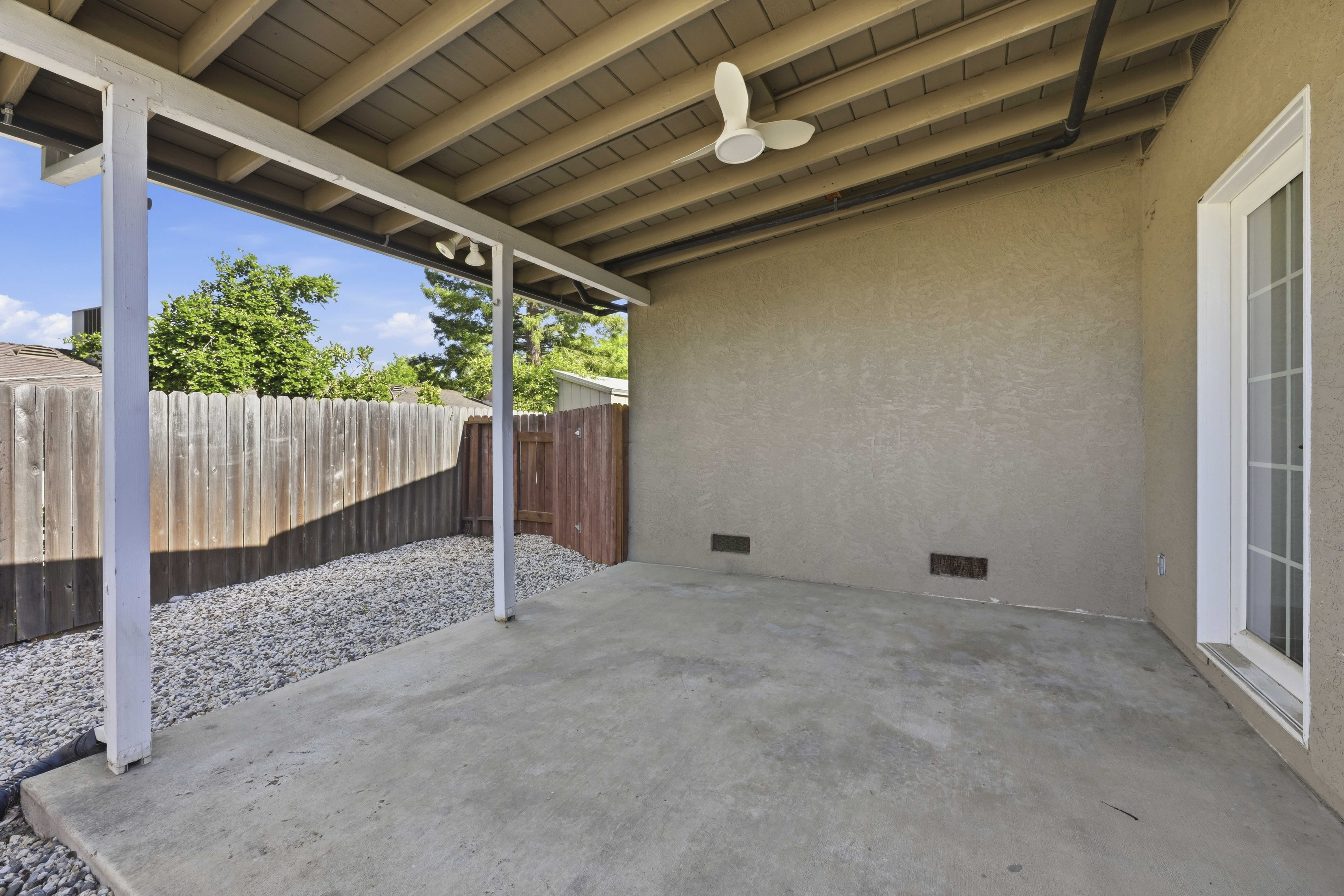  Updated Ranch Home on Spacious Corner Lot - 物件實景