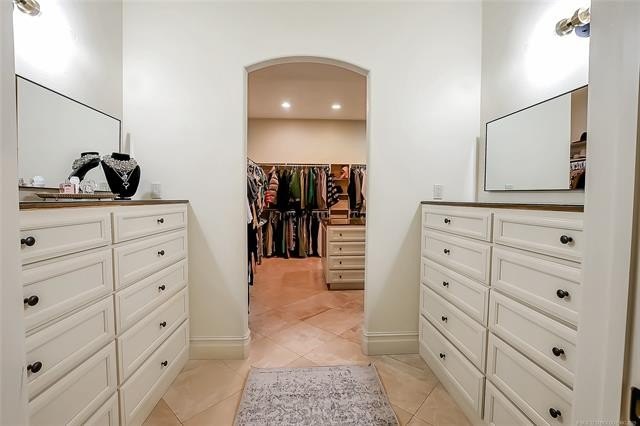 Tahlequah, Oklahoma, 74464, United States, 5 Bedrooms Bedrooms, ,5 BathroomsBathrooms,Residential,For Sale,1987377