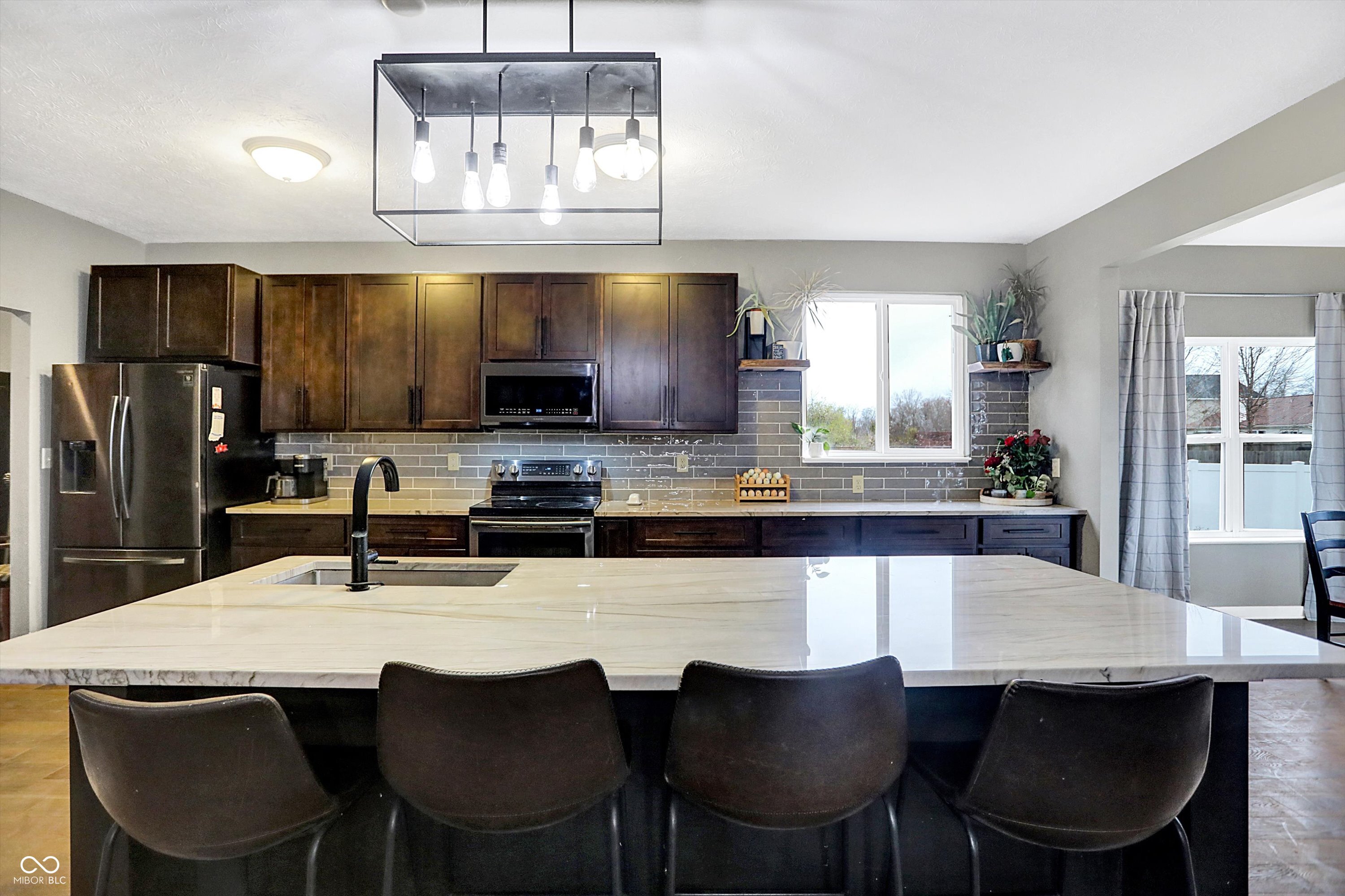 Franklin, Indiana, 46131, United States, 6 Bedrooms Bedrooms, ,4 BathroomsBathrooms,Residential,For Sale,1978604