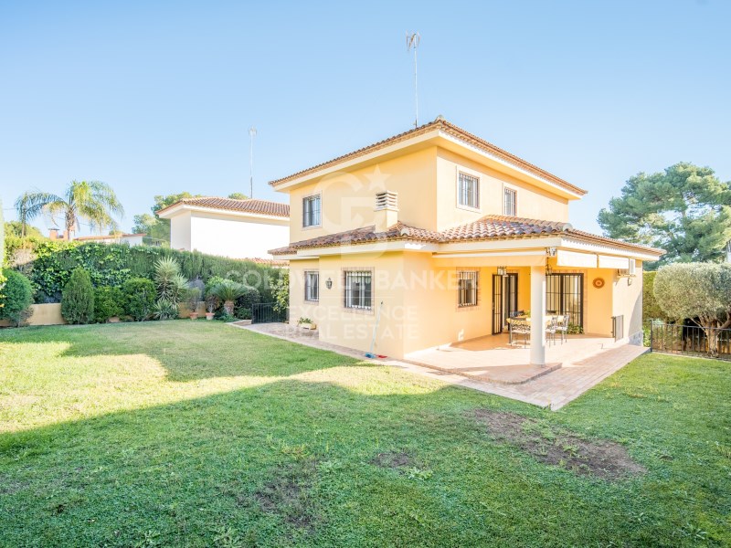 Valencia, Paterna, La Ca?ada Valencia, Paterna, La, Paterna, Comunidad Valenciana, ES, 5 Bedrooms Bedrooms, ,3 BathroomsBathrooms,Residential,For Sale,Valencia, Paterna, La Ca?ada Valencia, Paterna, La,1672423