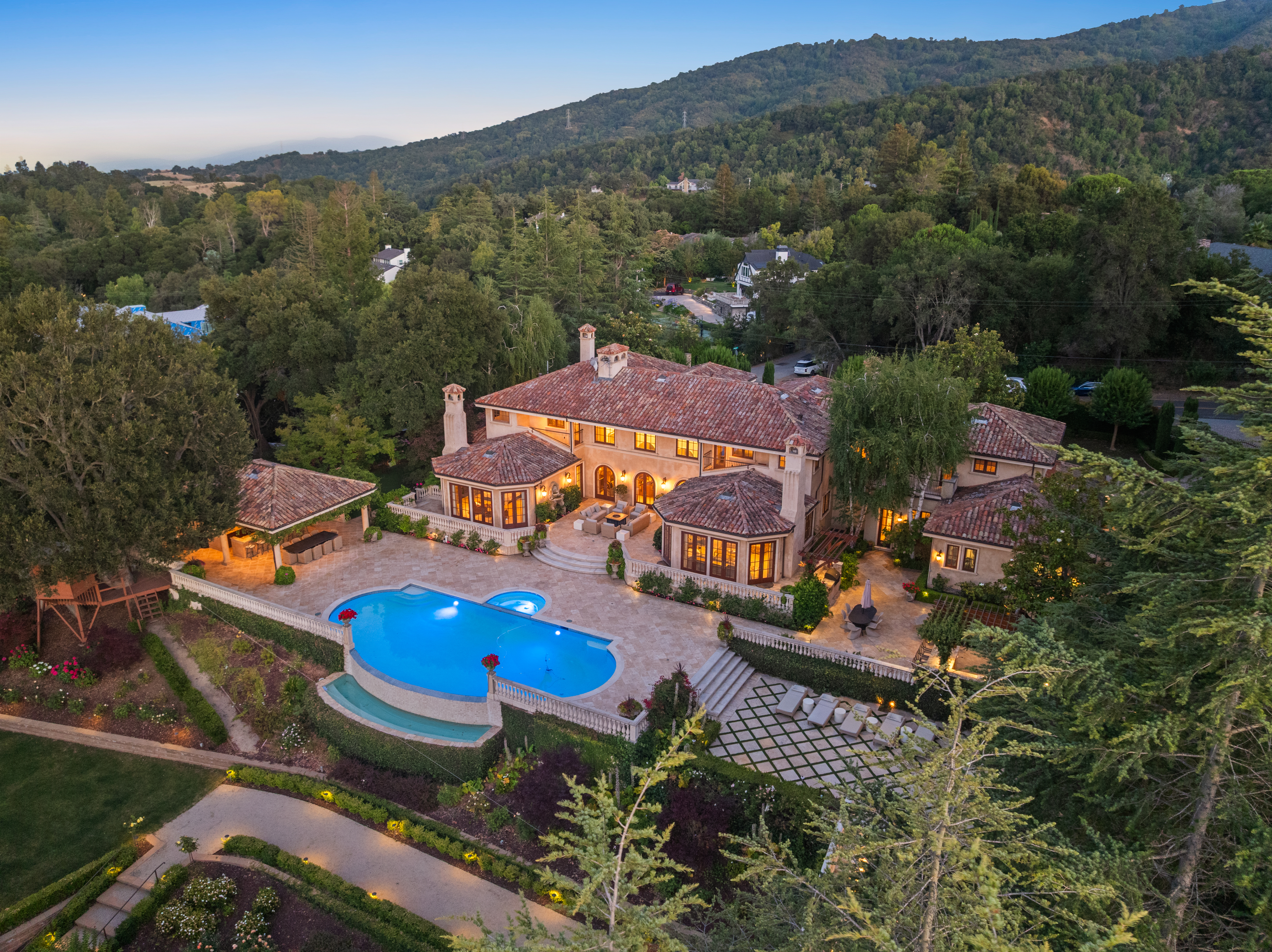  An Entertainer’s Estate with Exceptional Bay Views - 物件實景