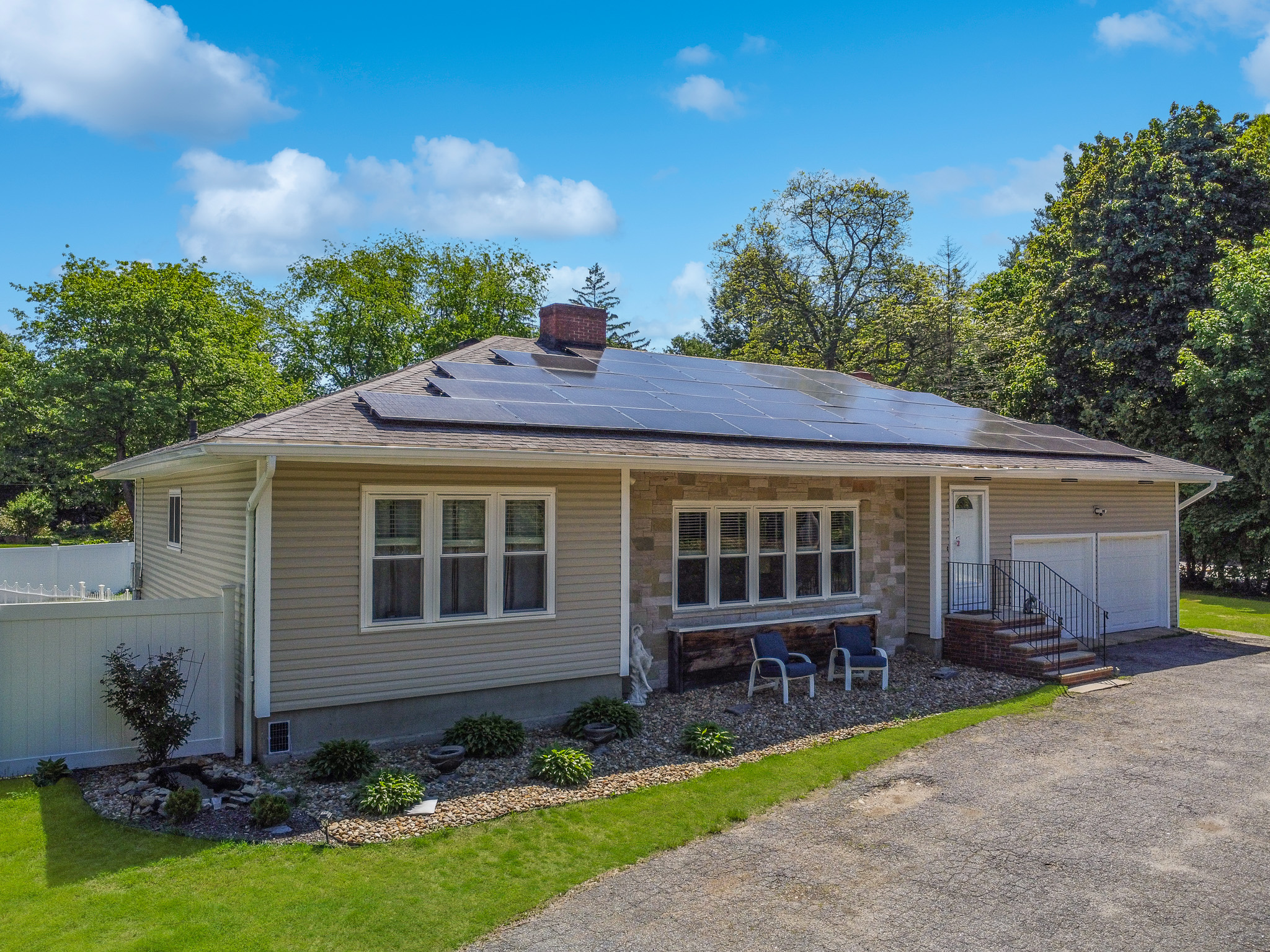 Haverhill, Massachusetts, 01830, United States, 3 Bedrooms Bedrooms, ,2 BathroomsBathrooms,Residential,For Sale,2048999
