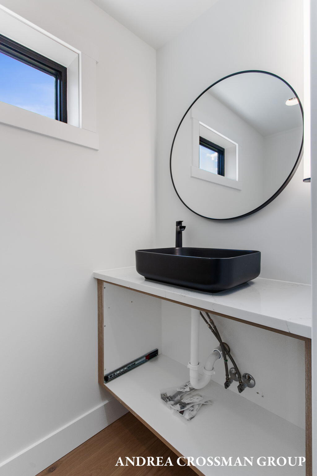 South Haven, Michigan, 49090, United States, 3 Bedrooms Bedrooms, ,3 BathroomsBathrooms,Residential,For Sale,1987512