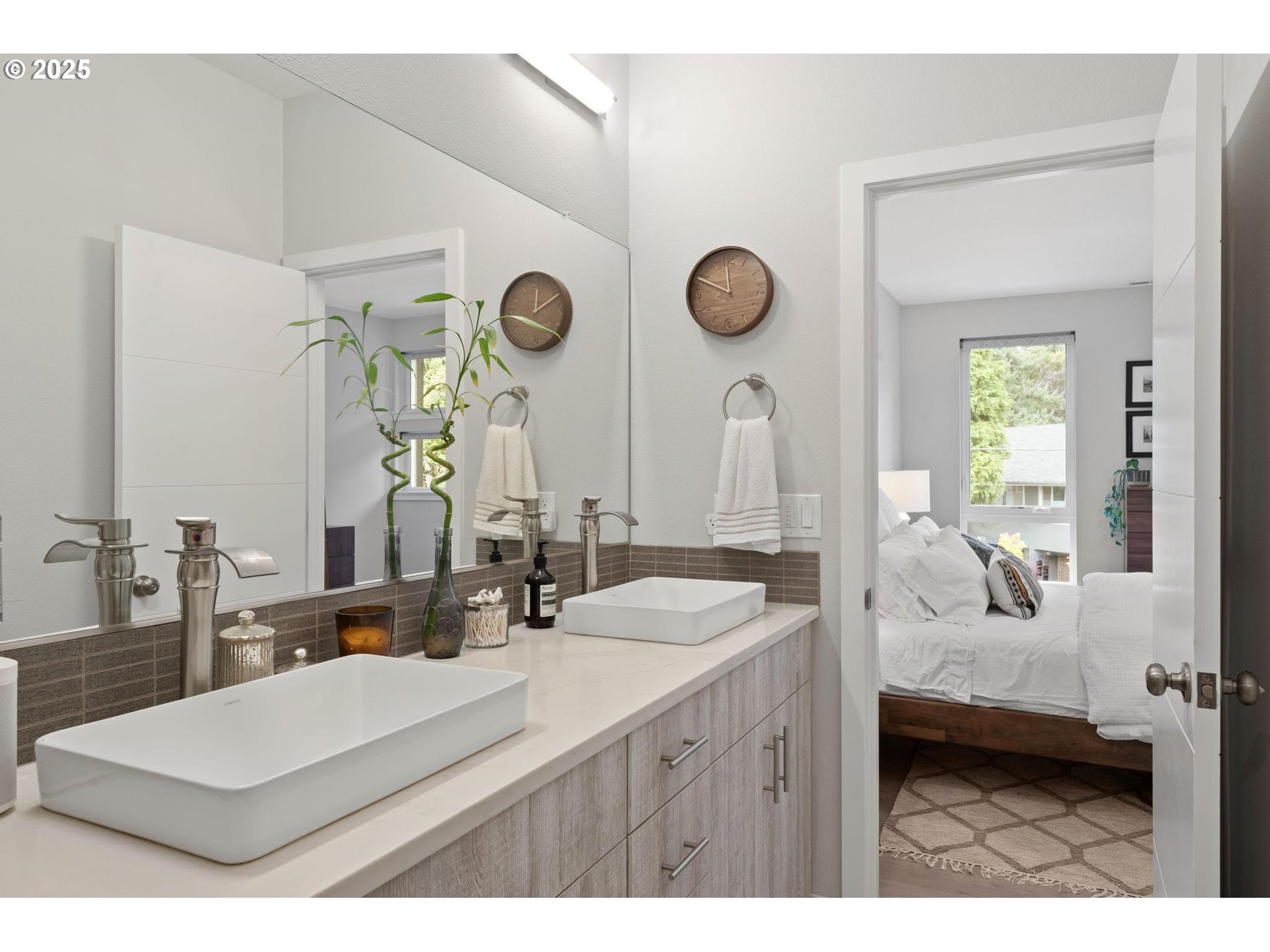 Portland, Oregon, 97211, United States, 3 Bedrooms Bedrooms, ,2 BathroomsBathrooms,Residential,For Sale,1926283