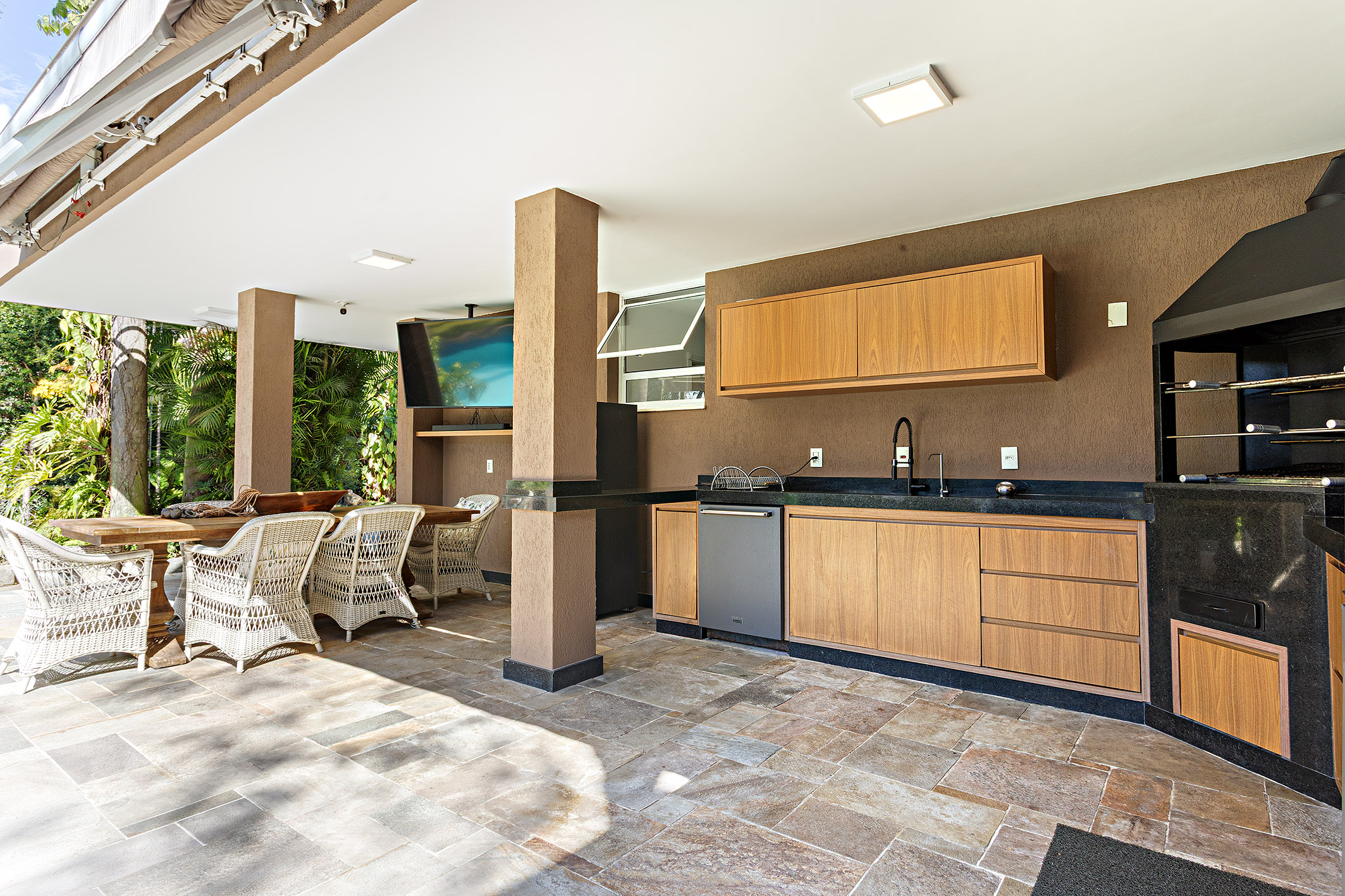  Family Residence with Garden and Pool near Parque do Cordeiro - 物件實景