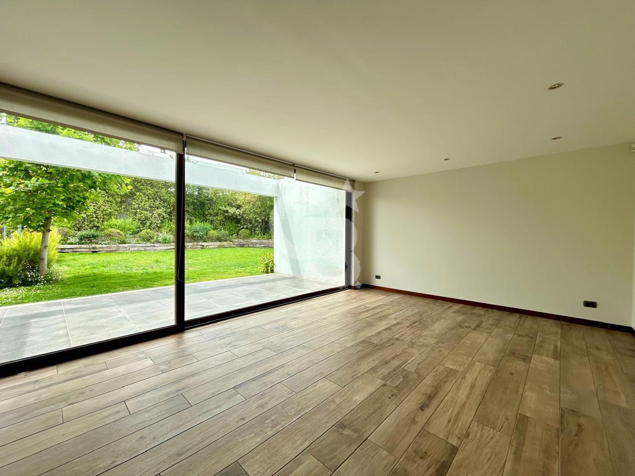 Lo Barnechea, Chile, 6 Bedrooms Bedrooms, ,5 BathroomsBathrooms,Residential,For Sale,1971656
