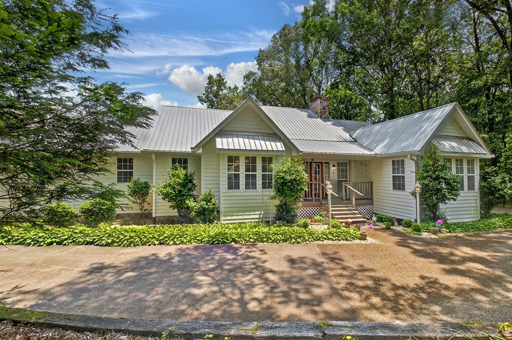 Talking Rock, Georgia, 30175, United States, 5 Bedrooms Bedrooms, ,4 BathroomsBathrooms,Residential,For Sale,1848832
