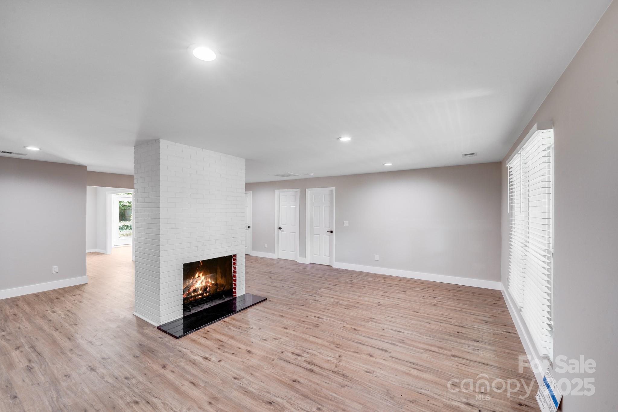 Charlotte, North Carolina, 28210, United States, 3 Bedrooms Bedrooms, ,3 BathroomsBathrooms,Residential,For Sale,1836887