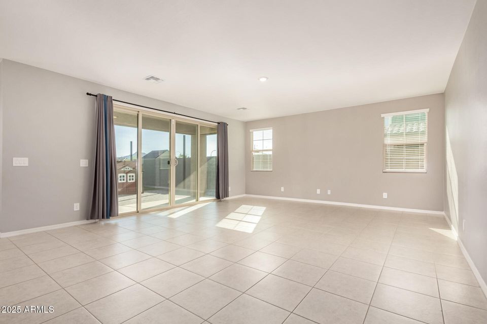 Tolleston, Arizona, 85353, United States, 4 Bedrooms Bedrooms, ,4 BathroomsBathrooms,Residential,For Sale,1975329