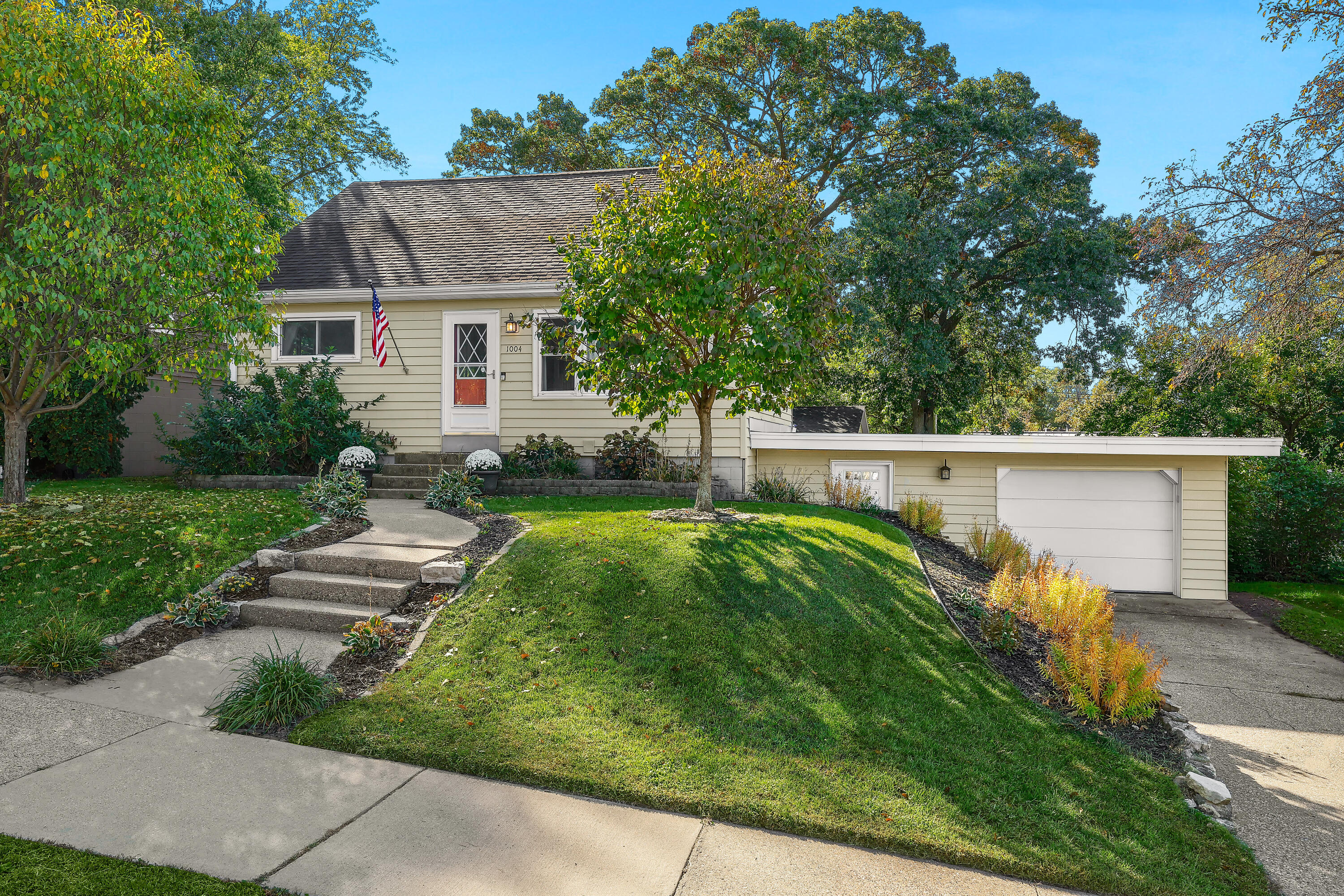 Green St, Onalaska, WI 54650