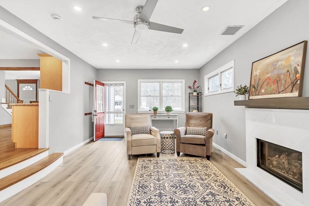 Burlington, Massachusetts, 01803, United States, 6 Bedrooms Bedrooms, ,4 BathroomsBathrooms,Residential,For Sale,1988373