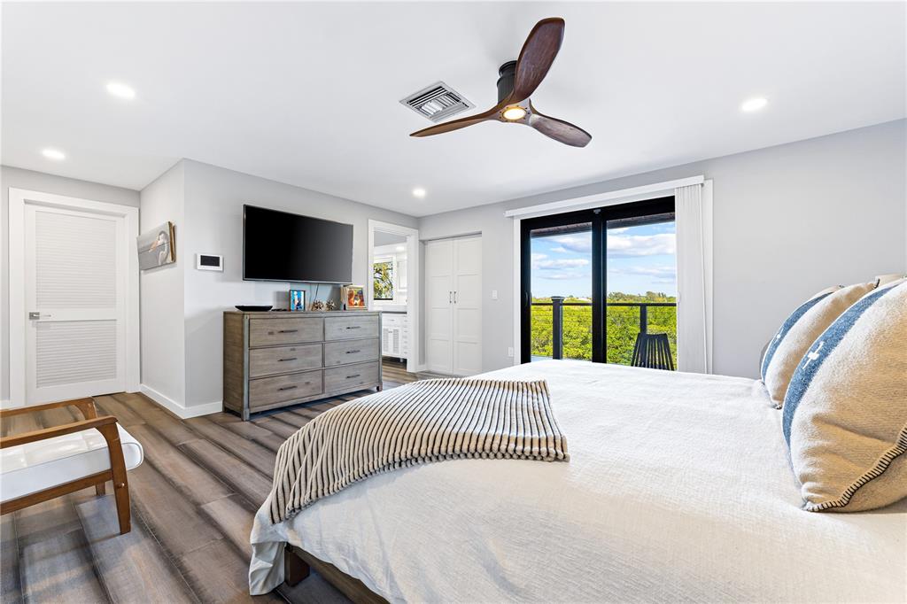 Sarasota, Florida, 34242, United States, 4 Bedrooms Bedrooms, ,5 BathroomsBathrooms,Residential,For Sale,1999117