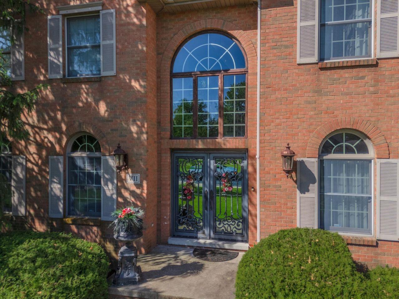 Bloomington, Illinois, 61704, United States, 6 Bedrooms Bedrooms, ,5 BathroomsBathrooms,Residential,For Sale,1793888