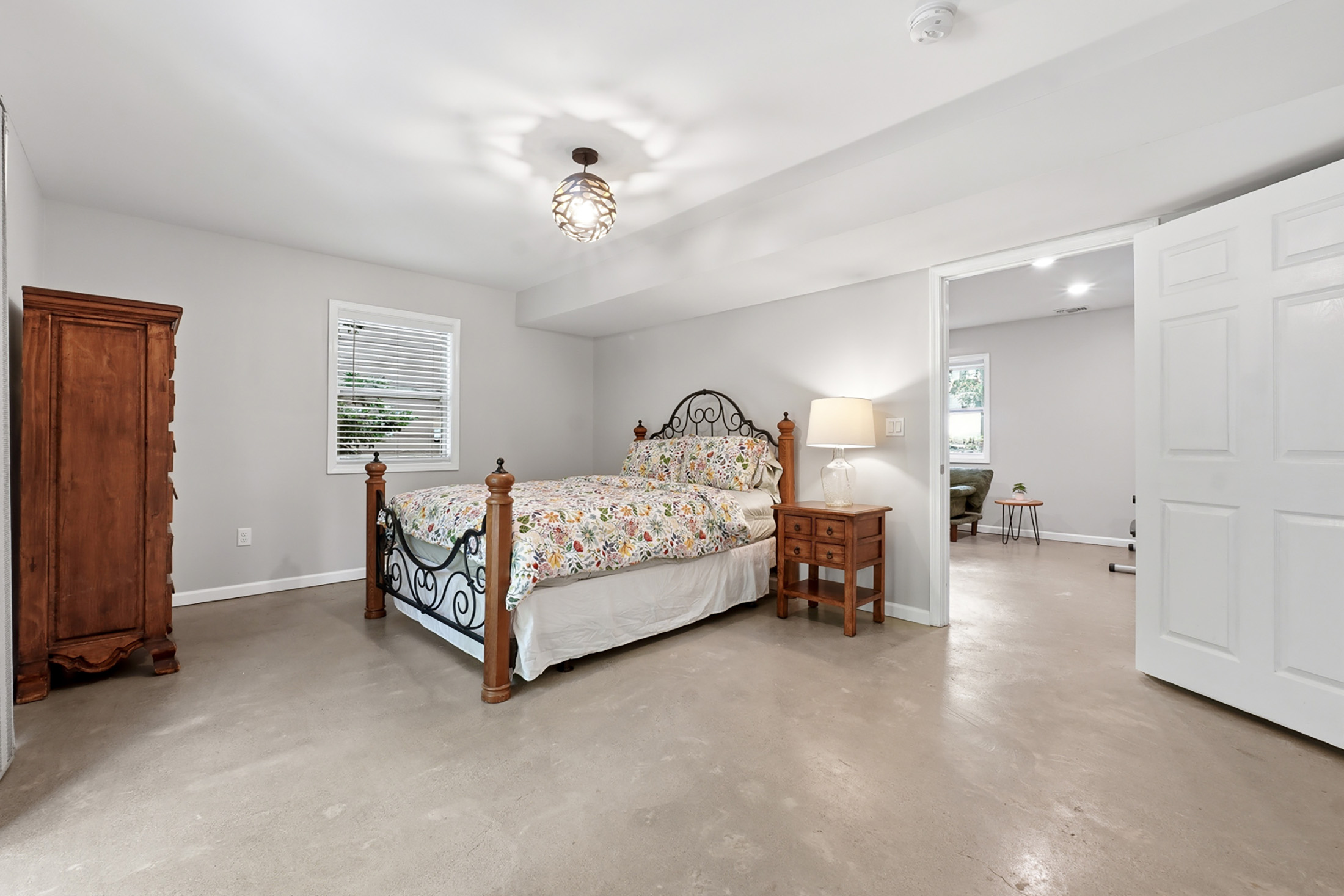  Lassiter HS Contemporary – Architectural Character Meets Thoughtful Renovation - 物件實景