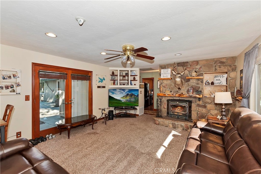 Lake Arrowhead, California, 92352, United States, 4 Bedrooms Bedrooms, ,3 BathroomsBathrooms,Residential,For Sale,1975175