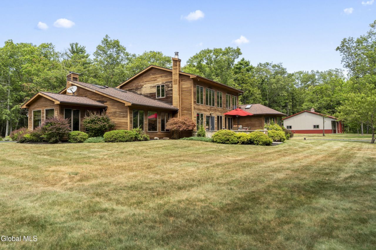 Coeymans Hollow, New York, 12046, United States, 4 Bedrooms Bedrooms, ,3 BathroomsBathrooms,Residential,For Sale,1907699