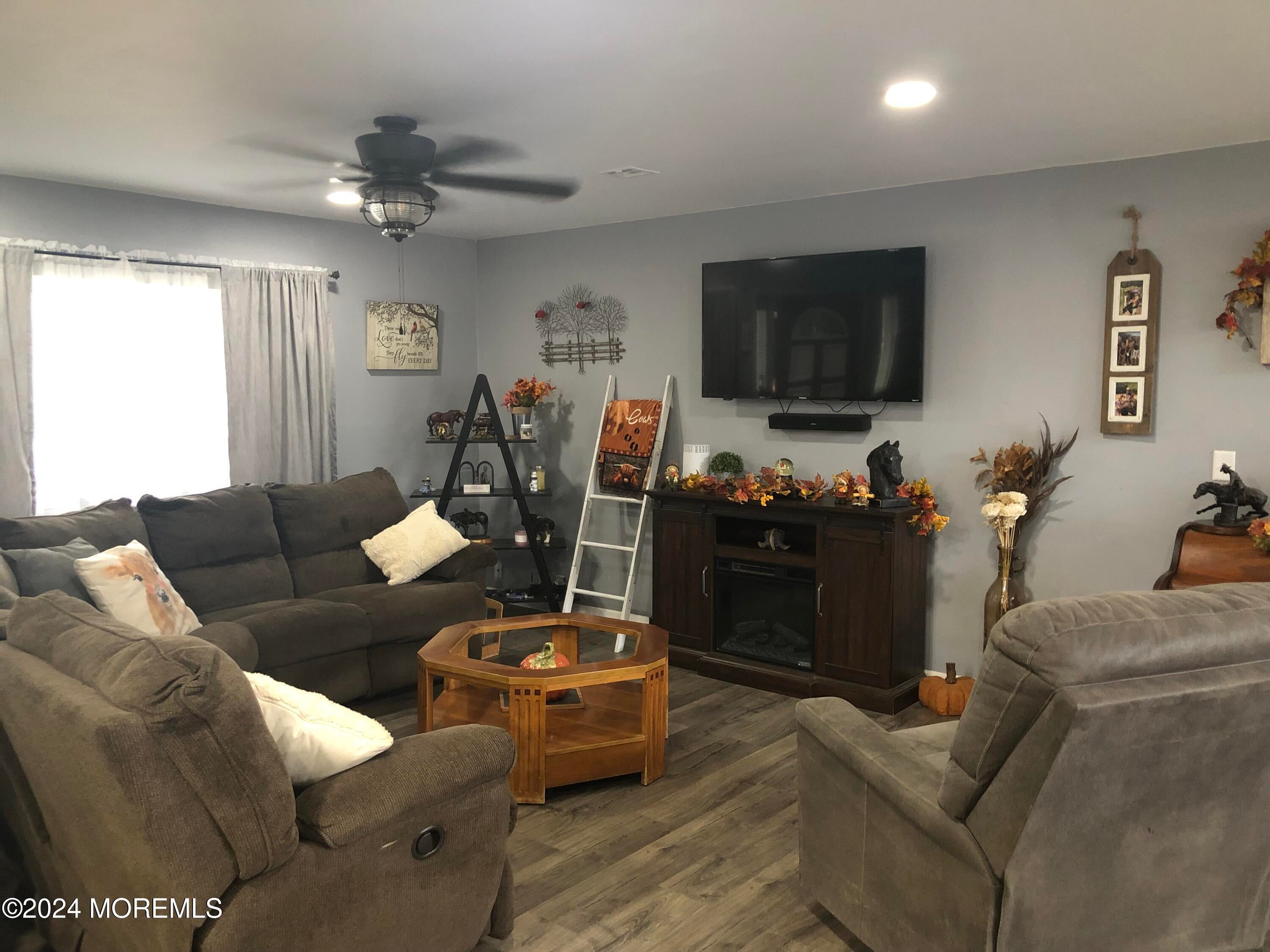 Jackson, New Jersey, 08527, United States, 5 Bedrooms Bedrooms, ,2 BathroomsBathrooms,Residential,For Sale,1938086