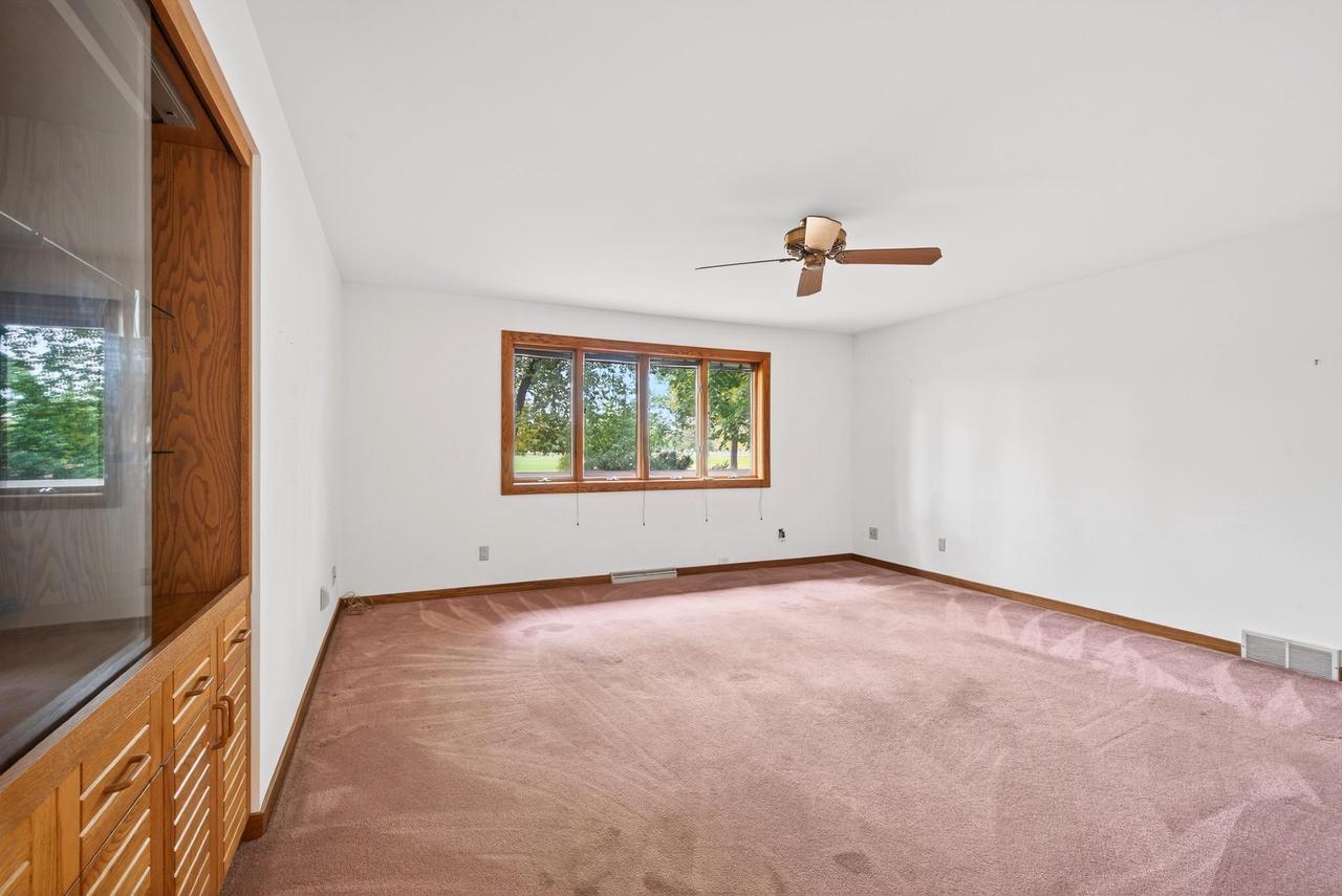 Oshkosh, Wisconsin, 54904, United States, 4 Bedrooms Bedrooms, ,3 BathroomsBathrooms,Residential,For Sale,1978045