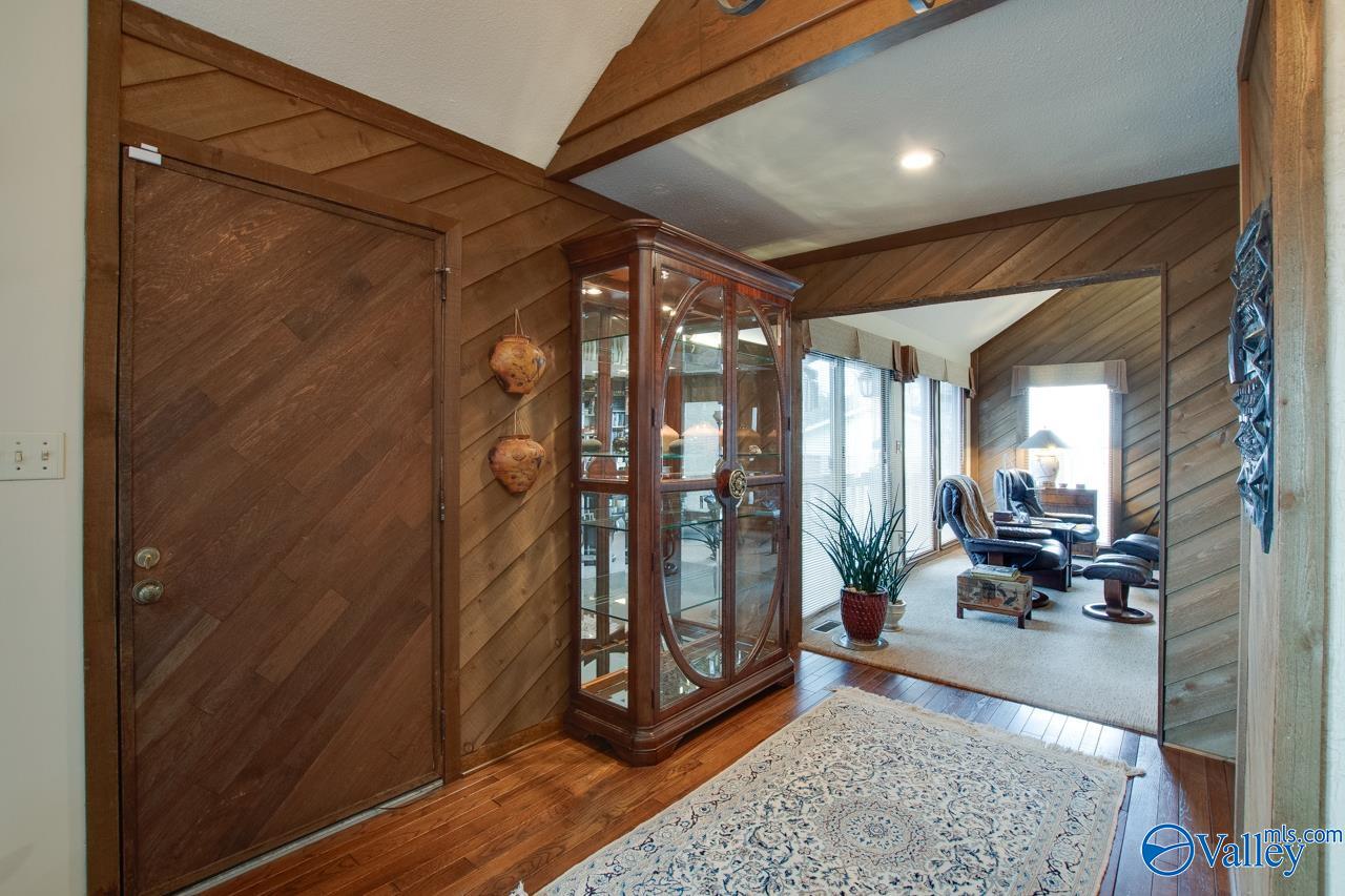 Huntsville, Alabama, 35802, United States, 4 Bedrooms Bedrooms, ,3 BathroomsBathrooms,Residential,For Sale,1996738