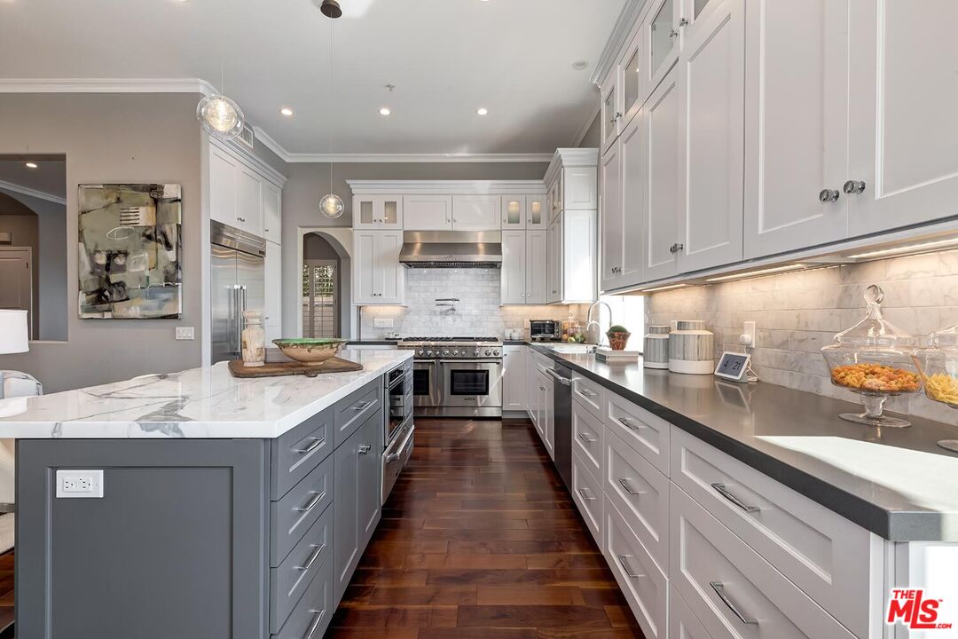 Pacific Palisades, California, 90272, United States, 4 Bedrooms Bedrooms, ,4 BathroomsBathrooms,Residential,For Sale,1911356